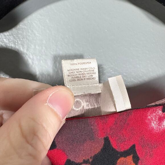 Ann Taylor LOFT Women's Red Floral Sleeveless Button Up Top - Size Small - Corp - Picture 6 of 7